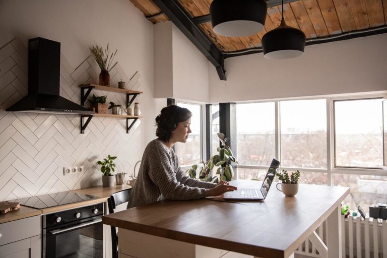 8 Tips to Maximize Your Productivity While Working From Home